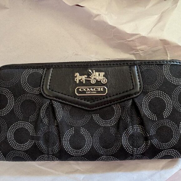 COACH Wallet Black Op Art Ashley Pleated Zip Around Clutch Wallet - Picture 2 of 12